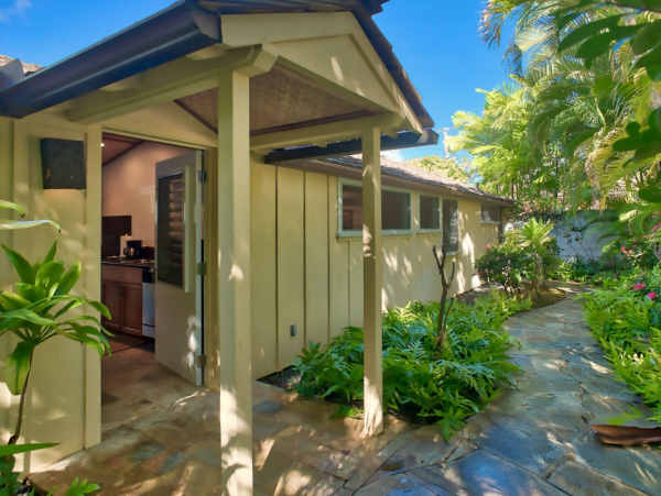 Beautiful 3 Bedroom Beach Home with Ocean View & Private Pool in Kailua