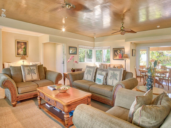 Beautiful 3 Bedroom Beach Home with Ocean View & Private Pool in Kailua