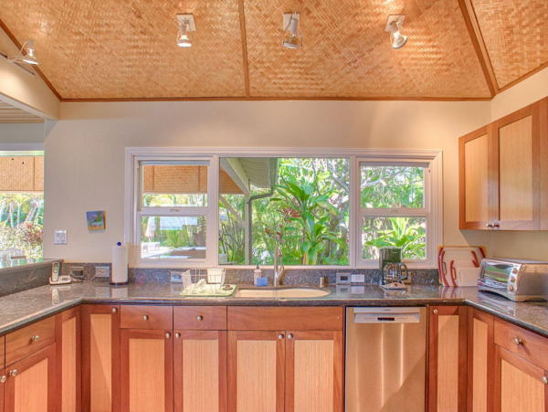 Beautiful 3 Bedroom Beach Home with Ocean View & Private Pool in Kailua