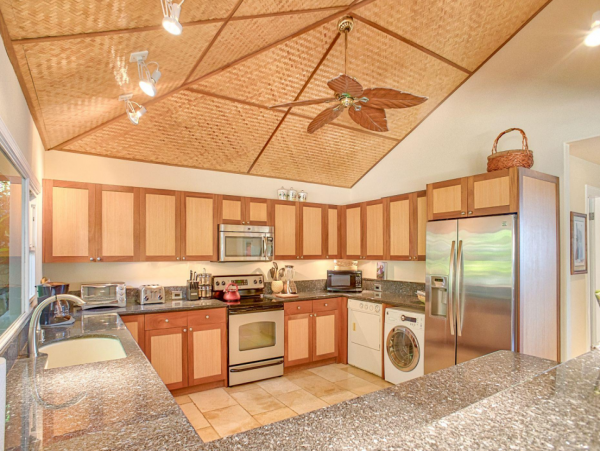 Beautiful 3 Bedroom Beach Home with Ocean View & Private Pool in Kailua