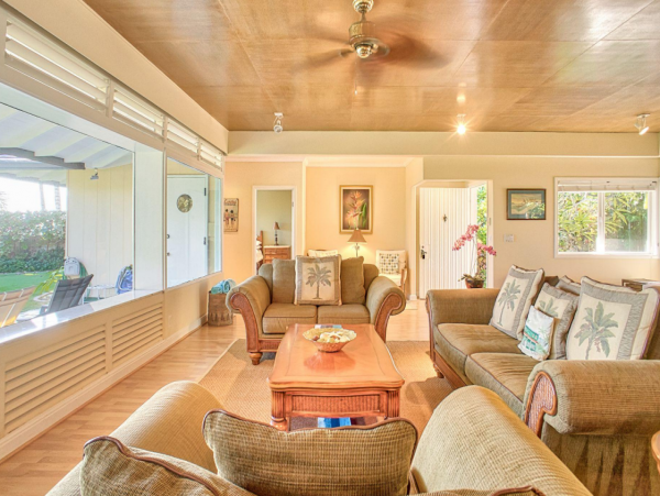 Beautiful 3 Bedroom Beach Home with Ocean View & Private Pool in Kailua