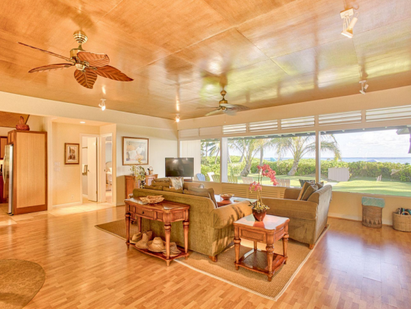 Beautiful 3 Bedroom Beach Home with Ocean View & Private Pool in Kailua