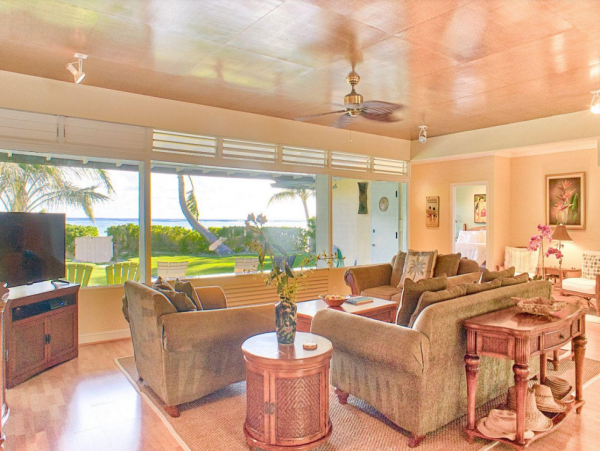 Beautiful 3 Bedroom Beach Home with Ocean View & Private Pool in Kailua