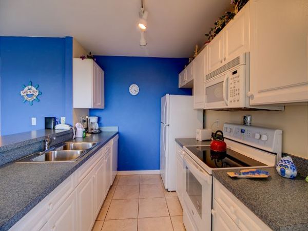 Walk To Beach 2 Bedroom Vacation Condo in Sanibel Sleeps 6