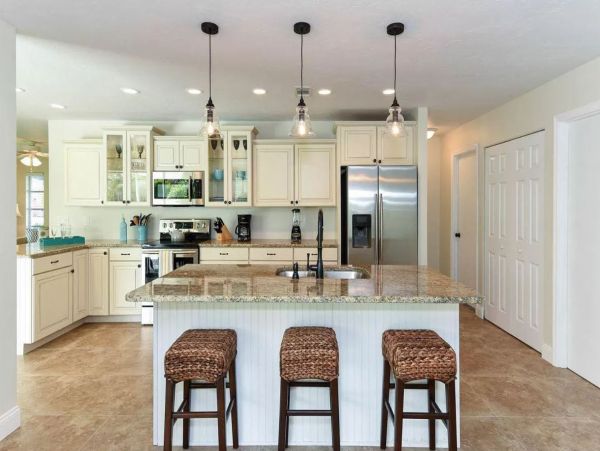 Beautiful Coastal Pool Home in Casey Key