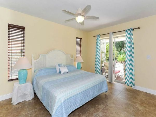 Beautiful Coastal Pool Home in Casey Key