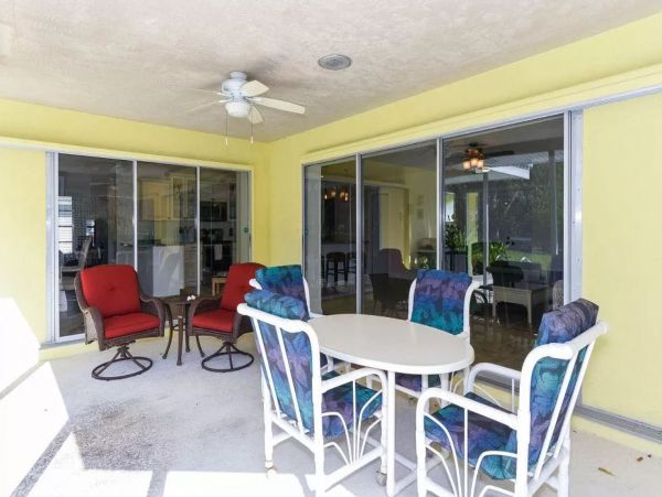 Beautiful Coastal Pool Home in Casey Key