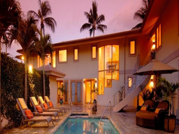 Maui Oceanfront Vacation Rental Sleeps 8 Guests