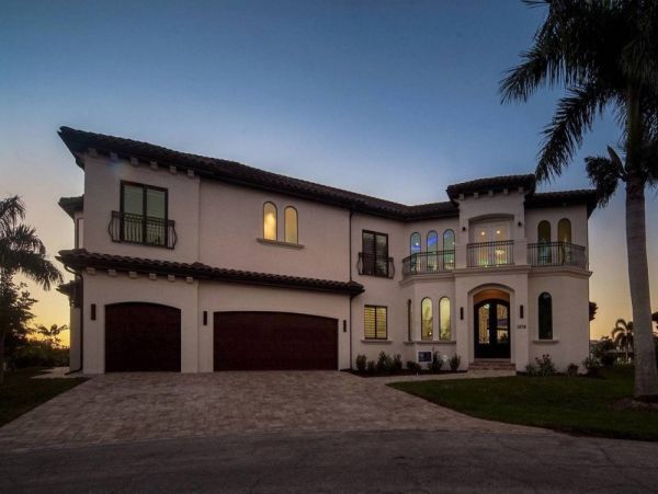Stunning Vacation Home in Cape Coral with Pool & Boat Dock
