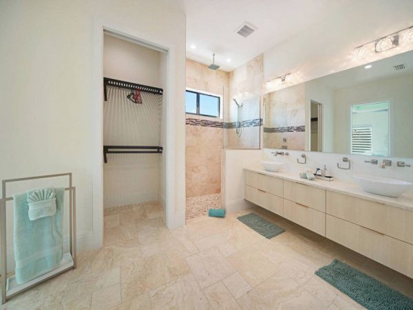 Stunning Vacation Home in Cape Coral with Pool & Boat Dock