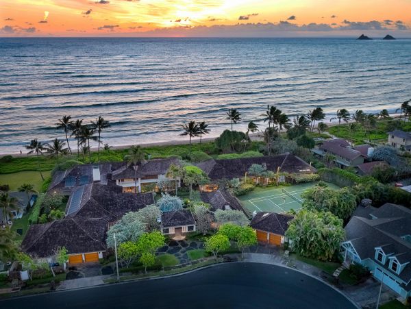 Kailua Vacation Luxury Estate Nine Bedroom with Pool