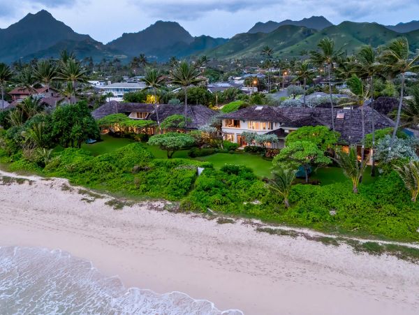 Kailua Vacation Luxury Estate Nine Bedroom with Pool