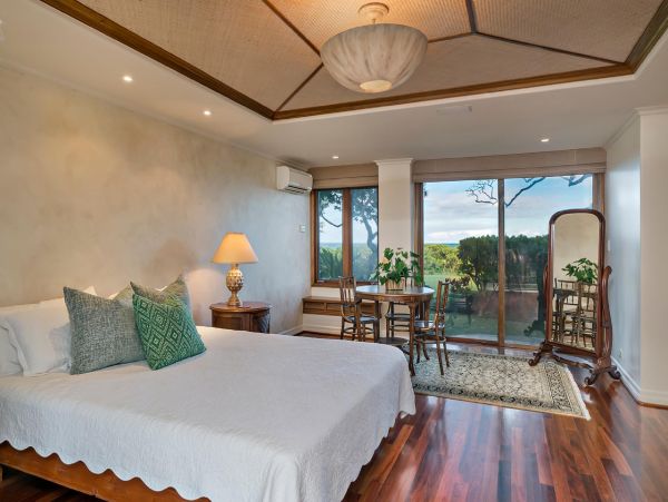 Kailua Vacation Luxury Estate Nine Bedroom with Pool