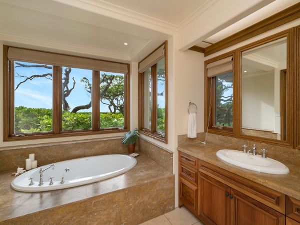 Kailua Vacation Luxury Estate Nine Bedroom with Pool