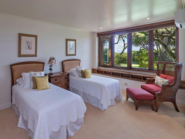 Kailua Vacation Luxury Estate Nine Bedroom with Pool