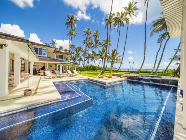 On Beach Honolulu Vacation Estate Seven Bedroom