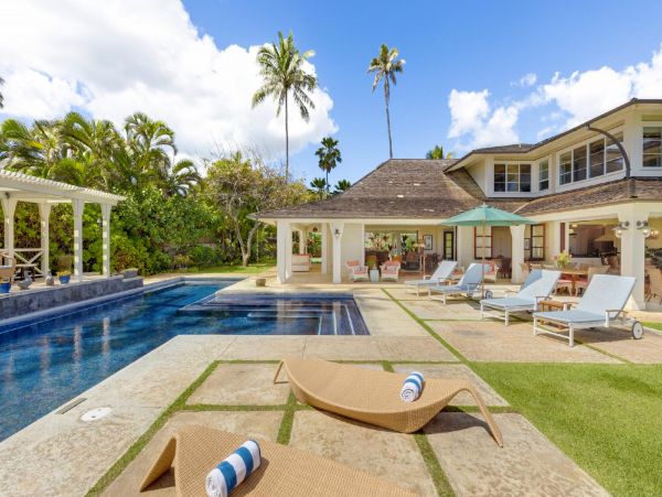 On Beach Honolulu Vacation Estate Seven Bedroom