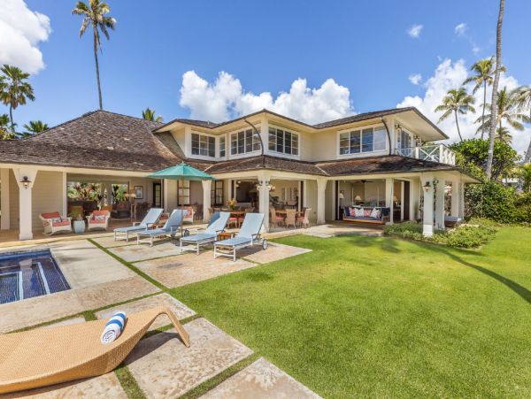 On Beach Honolulu Vacation Estate Seven Bedroom