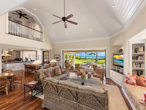 On Beach Honolulu Vacation Estate Seven Bedroom