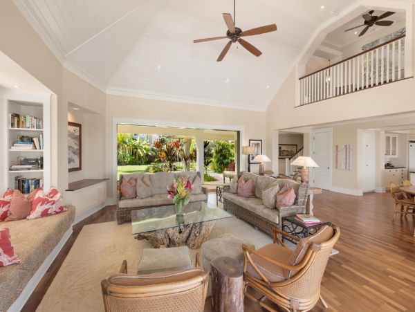 On Beach Honolulu Vacation Estate Seven Bedroom