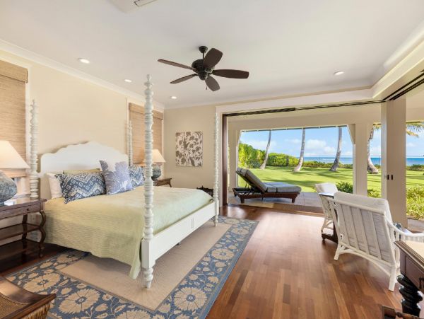 On Beach Honolulu Vacation Estate Seven Bedroom