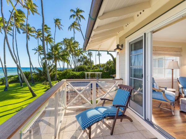 On Beach Honolulu Vacation Estate Seven Bedroom