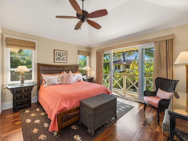 On Beach Honolulu Vacation Estate Seven Bedroom
