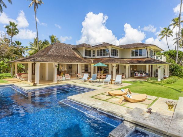 On Beach Honolulu Vacation Estate Seven Bedroom