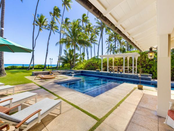 On Beach Honolulu Vacation Estate Seven Bedroom