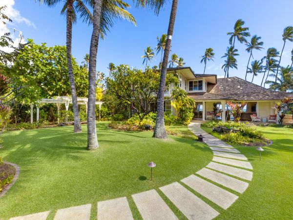 On Beach Honolulu Vacation Estate Seven Bedroom