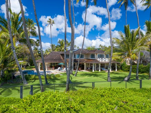 On Beach Honolulu Vacation Estate Seven Bedroom
