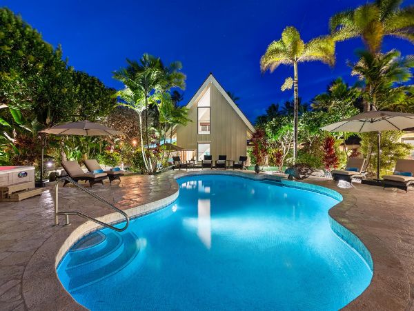 On Beach Kailua Vacation Estate Eight Bedroom