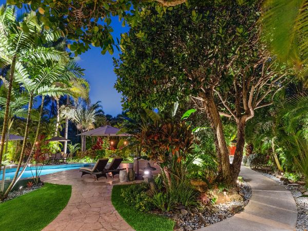On Beach Kailua Vacation Estate Eight Bedroom