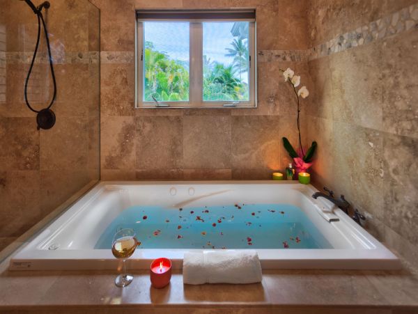 Kailua Vacation Home with Pool Four Bedroom