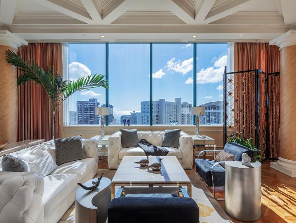 Ocean Views Vacation Penthouse in Honolulu Three Bedroom