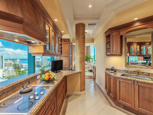 Ocean Views Vacation Penthouse in Honolulu Three Bedroom