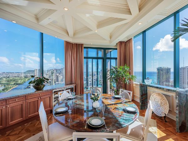 Ocean Views Vacation Penthouse in Honolulu Three Bedroom