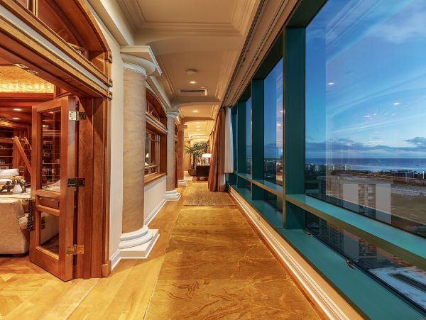 Ocean Views Vacation Penthouse in Honolulu Three Bedroom