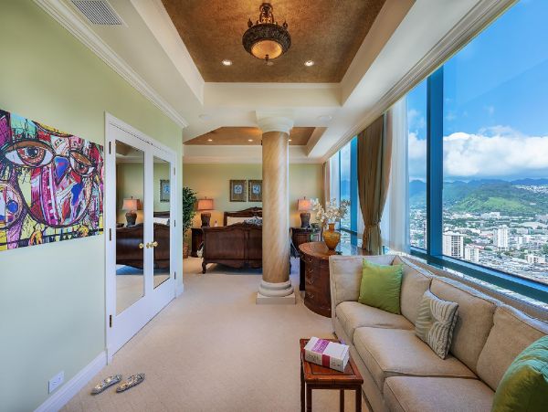 Ocean Views Vacation Penthouse in Honolulu Three Bedroom