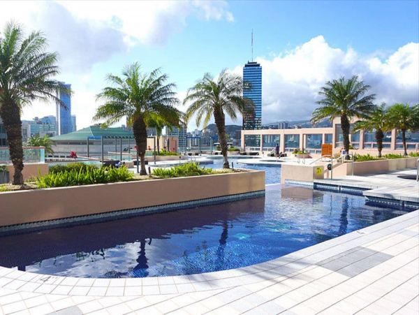 Ocean Views Vacation Penthouse in Honolulu Three Bedroom