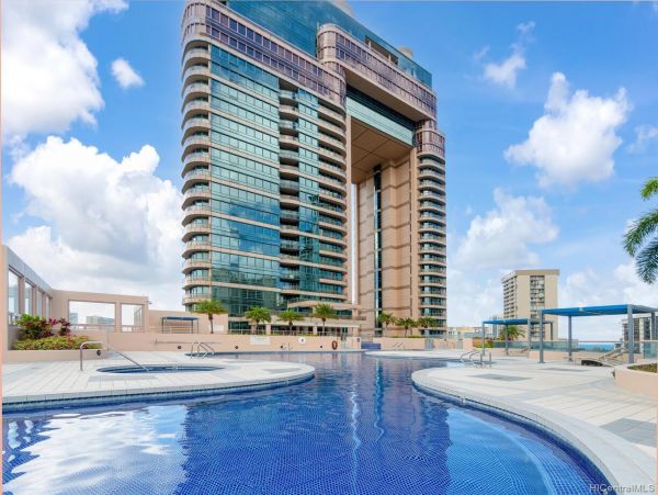 Ocean Views Vacation Penthouse in Honolulu Three Bedroom
