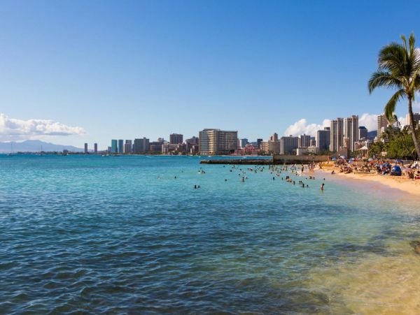 Ocean Views Vacation Home in Honolulu Four Bedroom