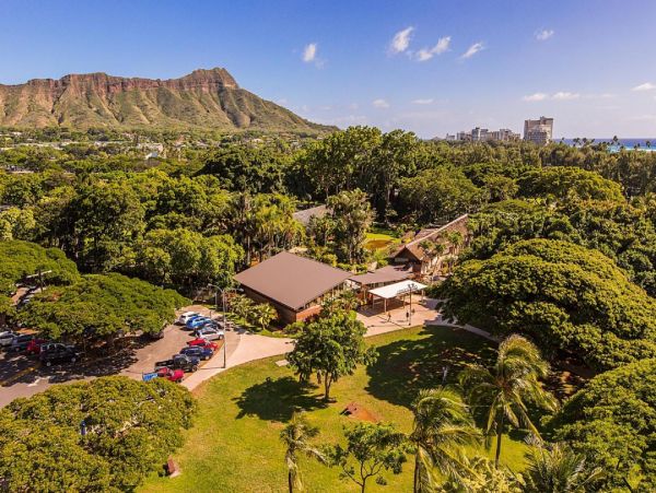 Ocean Views Vacation Home in Honolulu Four Bedroom