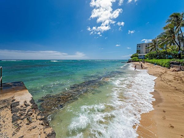 Ocean Views Vacation Home in Honolulu Four Bedroom