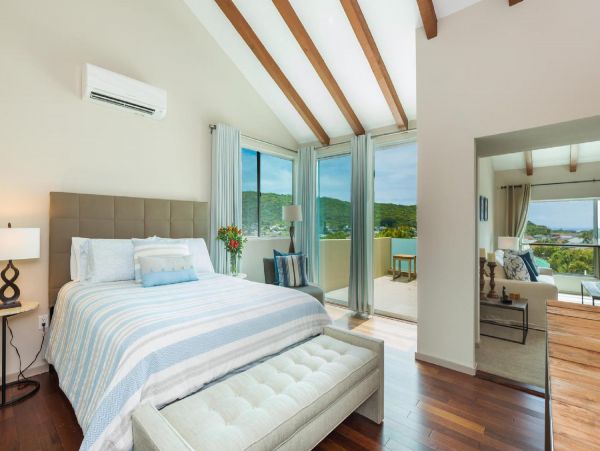 Beautiful Vacation Home in Honolulu Six Bedroom on Beach