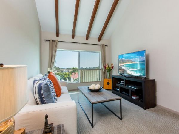 Beautiful Vacation Home in Honolulu Six Bedroom on Beach