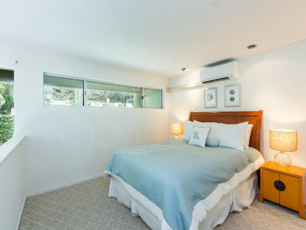 Beautiful Vacation Home in Honolulu Six Bedroom on Beach