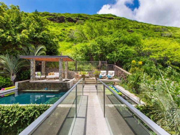 Beautiful Vacation Home in Honolulu Six Bedroom on Beach