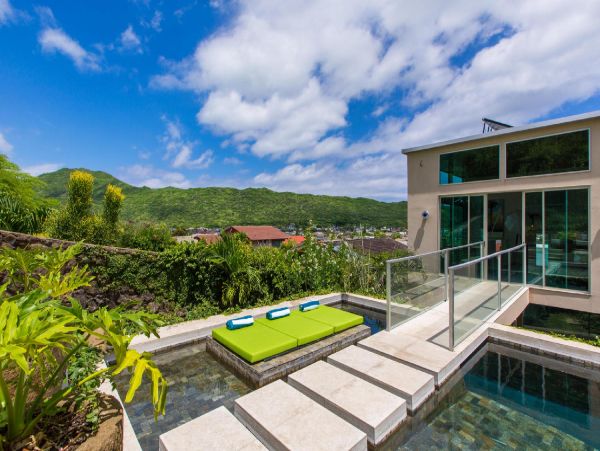 Beautiful Vacation Home in Honolulu Six Bedroom on Beach