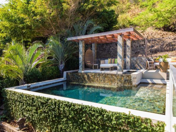 Beautiful Vacation Home in Honolulu Six Bedroom on Beach